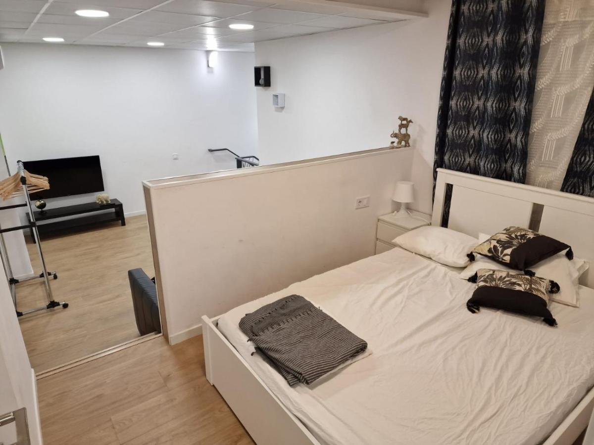 Moderno Apartamento Del Arquitecto Aparthotel Valenza Esterno foto